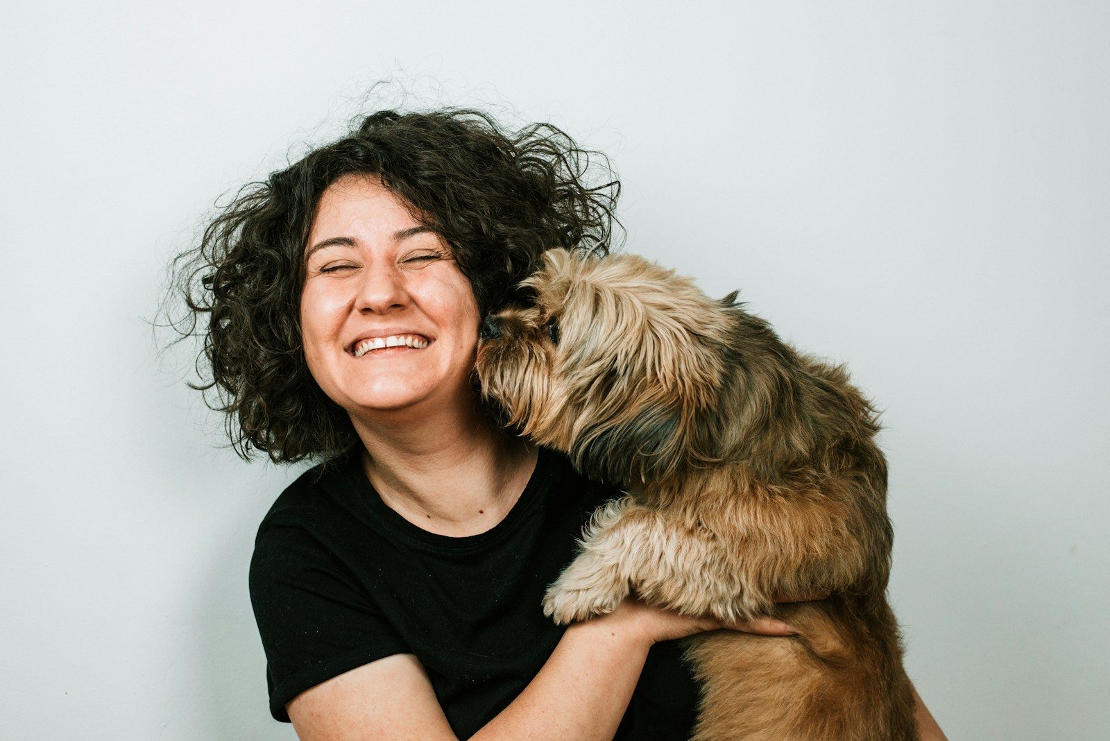 Dogoterapia – na czym polega i komu może pomóc?